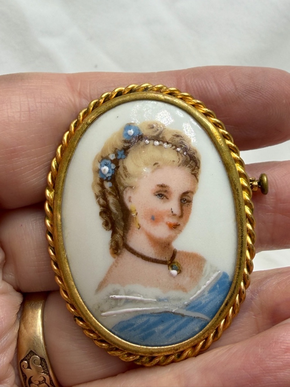 Vintage Limoges Hand-Painted Portrait Cameo Brooch in Gold-Tone